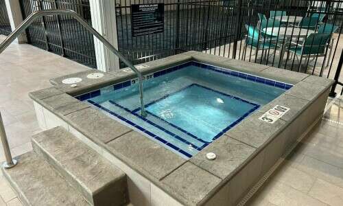 Spearfish Holiday Inn Hot Tub