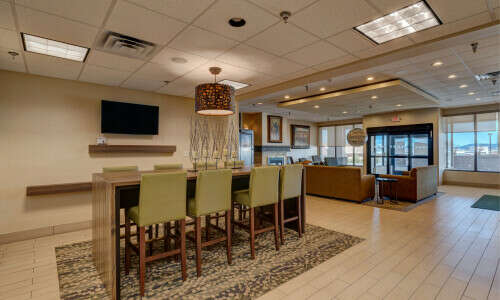 Spearfish Holiday Inn Lobby Gathering Area