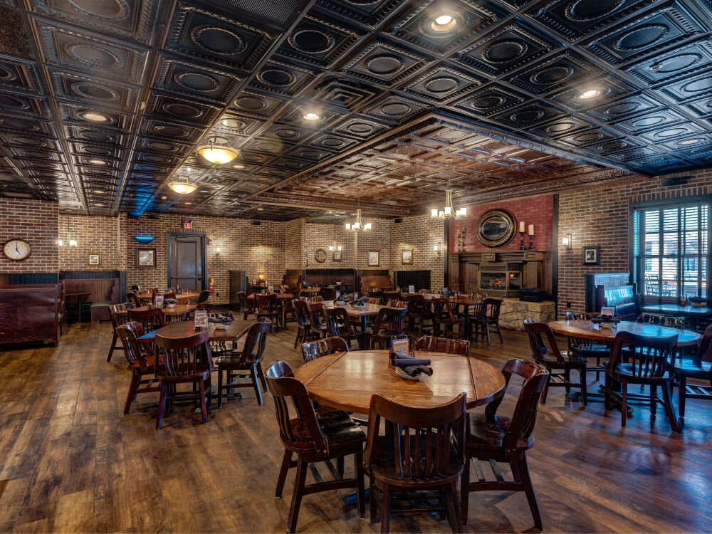 Lucky's 13 Restaurant & Pub