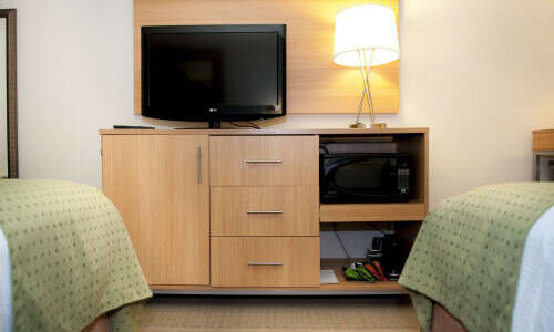 Spearfish Holiday Inn Lodging 