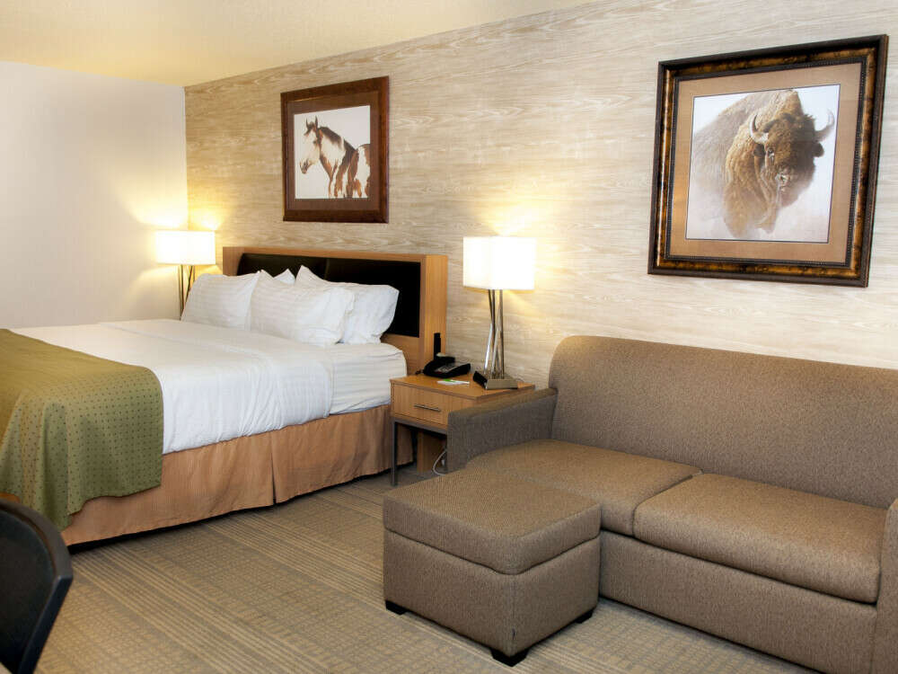 Spearfish Holiday Inn King Bed