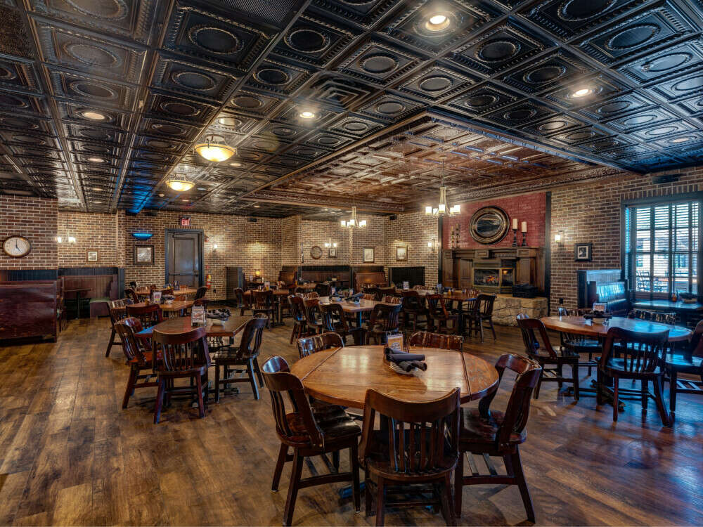 Lucky's 13 Pub Restaurant